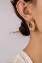 Load image into Gallery viewer, Lightweight puffy clam shell pattern hoop earrings
