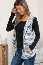 Load image into Gallery viewer, Camouflage Hacci Print Hooded Vest
